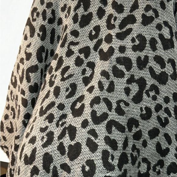 Banana Republic ruana wrap OS reversible - Picture 9 of 14